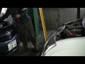 バッテリー上がりの車のエンジンスタート