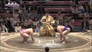 2016 大相撲夏場所　十三日目　十両　宇良　対　天風