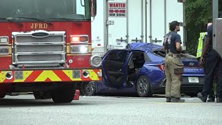 Man dead, child in critical condition after rear-end crash in Northwest Jacksonville: JSO