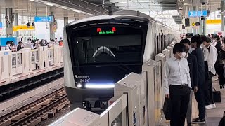 小田急5000形5056編成が回送電車として登戸駅を通過するシーン（2022.6.16）