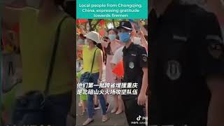 Local people from Chongqing,China, expressing gratitude towards firemen