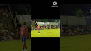 বাঙালি ছেলে বল পায়ে নিয়ে জাদু দেখলো #viral #trending #football #shorts #short #shortsfeed #ytshorts