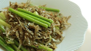 COOKING 제철 맞은 아삭한 마늘쫑 마늘종과 국민 반찬템 지리 멸치 접선하다 별거 아닌데 별거인 것처럼 밥도둑 만능템 오늘의 반찬으로 어때요?