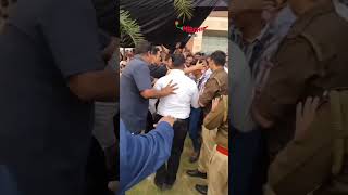 Akshay Kumar’s fan get manhandled by his security guard,actor comes to rescue! #akshaykumar #selfiee