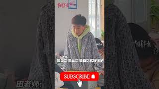 七年级男生在音乐课上想唱歌，在老师的鼓励下他唱的越来越自信。# 唱歌