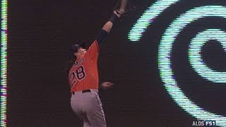 HOU@KC Gm5: Rasmus runs down a fly ball at the track