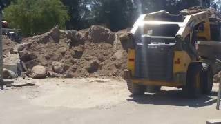 Gehl V270 Skid Steer at work