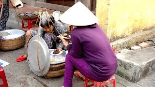 Vietnamese street food, Hoi An // Banh dap, Xoi dau den, Banh kyen to // Rice crackers, Sticky rice