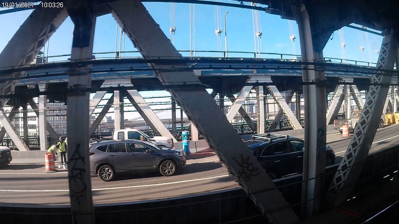 Riding The B Train Over The Manhattan Bridge - YouTube