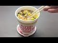 カップヌードルのフタにご注目 cup noodles. cup ramen weight 【有田焼 フタを押さえる】