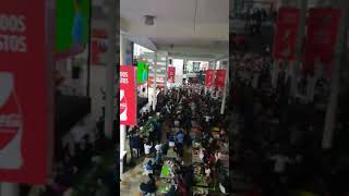 Reacción de la hinchada peruana ante el penal fallado por Luis Suárez