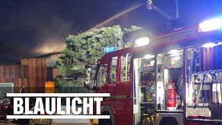 Großbäckerei und Palettenlager in Flammen - Brand bei Hamburg