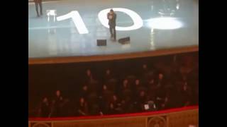 Diego Armando Maradona sul palco del teatro San Carlo di Napoli