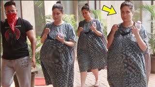 9 Month Pregnant Kareena Kapoor Unable To Walk Properly With HUGE Baby Bump!