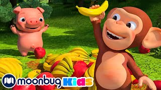 Manzanas y bananas | Cocomelon | Moonbug Kids Learn English \u0026 Karaoke Time