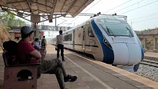 Mangaluru central - Madgaon Vandhe Bharat express enters loop line | Konkan Railway