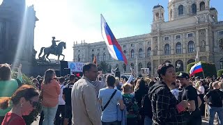 Сотни россиян отметили День Победы в Вене