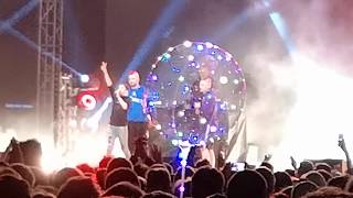 Młody fan Bedoesa wystąpił z nim na scenie. BEDOES - GUSTAW LIVE JUWENALIA SZCZECIN 2019