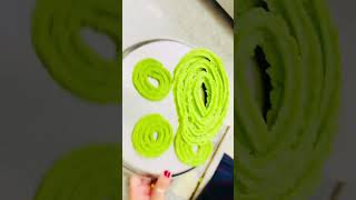 #chaklipalakchakli#chakli#farsan#snacks#murukku#teatime#greenchakli#trending#shorts@QuickNEasy15