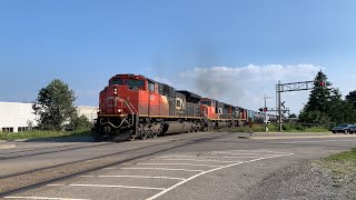 Amazing hornshow! Ethanol train! CN U714 - 8921, 5669 and 5641 roll through Burlington ON!