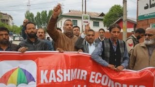 Protestas y arrestos en la Cachemira india a pesar de las restricciones