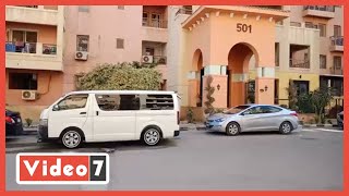 استعدادات نقل جثمان عزت العلايلى.. بث مباشر من أمام منزل الفنان الراحل