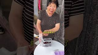 跟妈妈一起摘杨梅，吃不完的杨梅做了各种小吃，鸟吃过的杨梅特别甜#我的乡村生活  #吃杨梅的季节