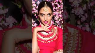 Bollywood hotest actress Kaira Advani!  kaira Dress Collection photoshoot vlog Sid kaira times