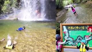 ター滝で水遊び（大宜味村）