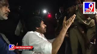 Tn9News : వర్షంలోనే పవన్ కళ్యాణ్ ని జీప్ ఎక్కించిన పోలీసులు.