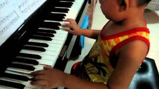 Nong Kao 5.5 Years old play piano