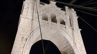 Puente colgante de Amposta iluminado