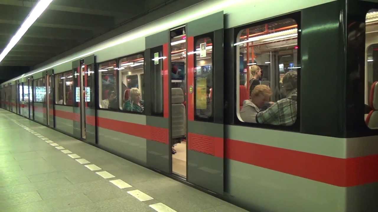 Metro Praha / Prague At Station Hlavní Nádraží Linka C HD - YouTube