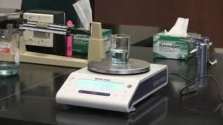 How to weigh liquids using an analytical weighing balance?