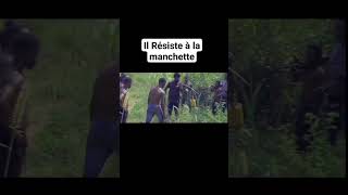 IL RÉSISTE À LA MACHETTE #action #shorts