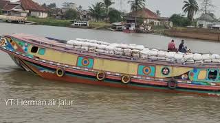 MOTOR JUKUNG, MELINTAS DI SUNGAI BUAYA, SUNGAI MUSI PALEMBANG