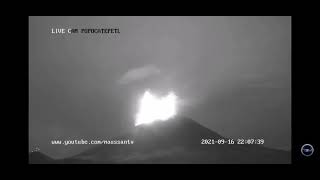 una fuerte Explosion Volcan Popócatepetl en México,16,09,2021