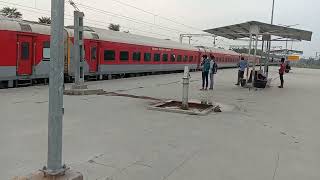 Fastest crossing 🚸 of barauni ahmedabad express at bachwara junction 😡