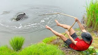 Catch Fish At lake For Survival. Primitive FIRE STARTING TECHNIQUES.#1