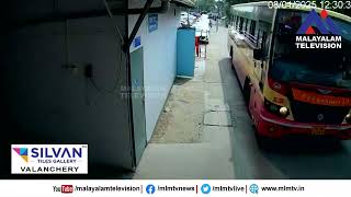 KSRTC ബസ്സ് യാത്രക്കിടയിൽ കുഴഞ്ഞ് വീണ വയോധികയെ ബസ്സിൽ തന്നെ ആശുപത്രിയിലെത്തിച്ചു,മാതൃകയായി ജീവനക്കാർ