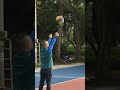 大家一起來大安森林公園籃球場打球🏀吧，👀看這位籃球🏀高手👋的厲害👍吧。