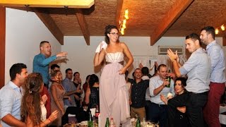 @RadiobiserAt A onda se nevesta-doktorka popela na sto ( Svadbeno veselje) #svadba #wedding #trubači