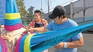 Piñatas, tradición de familia