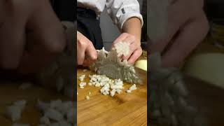 How A Professional Chef Cuts An Onion