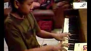 Quentin Play piano