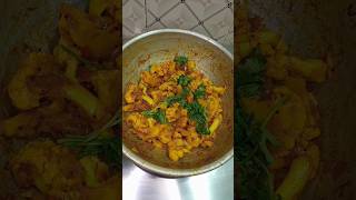 எல்லாவற்றுக்கும் பொருந்தும் இந்த காலிப்பிளவர் கறி | Easy Caulicflower Curry Recipe #shorts