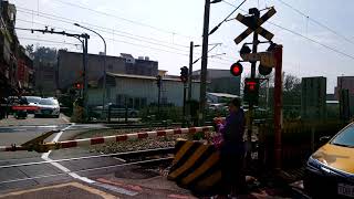 2521次區間車EMU500型通過白沙屯平交道