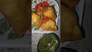 Easy tareeke se gher per bnaye samosa home made #food #cooking #recipe #rashi #kitichen