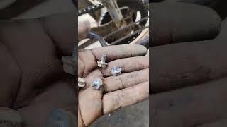 బైక్ చైన్ కవర్ బోల్ట్ లు ఇలా ఎందుకు ఉంటాయి bike chain cover Bolt defarent simple trick #shorts #ktm