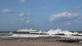 冬の海と新日本海フェリー